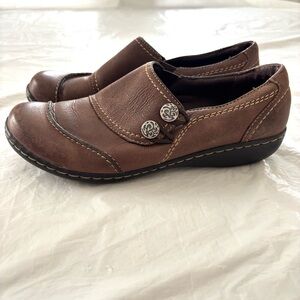 Clarks Ashland Alpine loafers brown leather button flat shoe SZ 8 M Worn Once